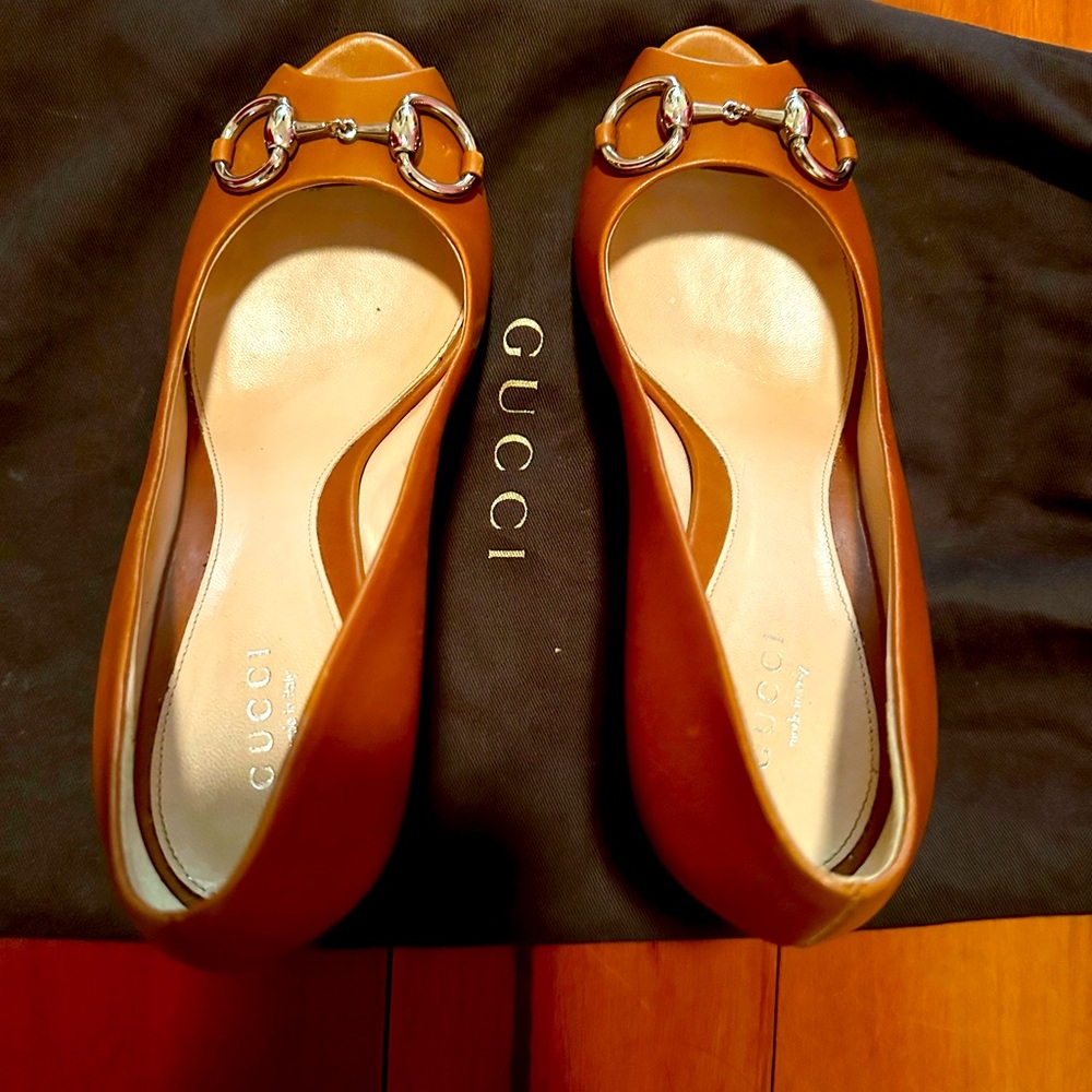Gucci heels! Size 37.5.In great condition.Minor scuffing at back.